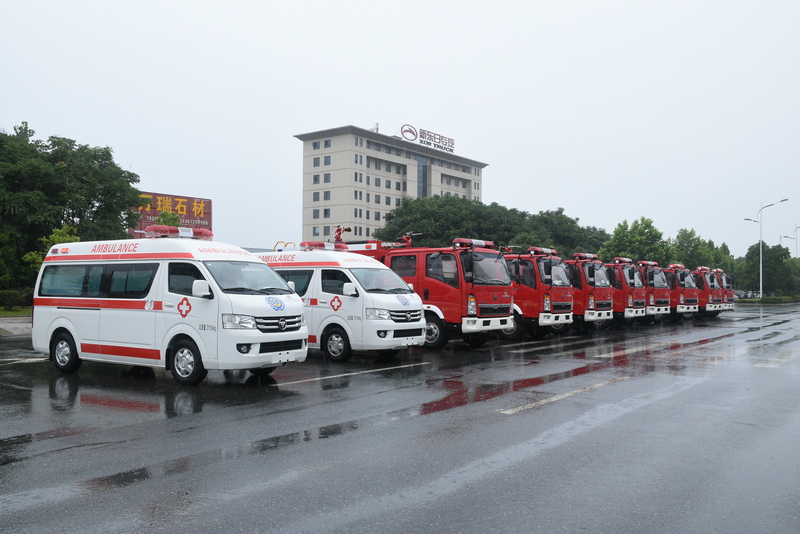 2輛福田G7救護(hù)車 10輛豪沃消防車 出口檢驗合格準(zhǔn)備發(fā)車?yán)? class=